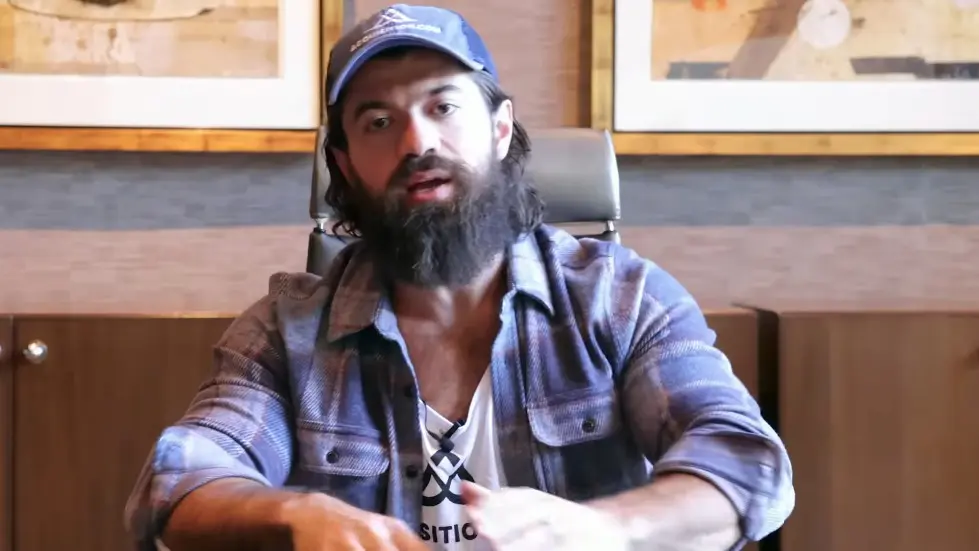 Alex Hormozi: Get RICH in 2023: Live like you’re BROKE 008