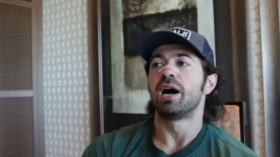 Alex Hormozi: How I became #1 in a "saturated" industry in my 20s... 009