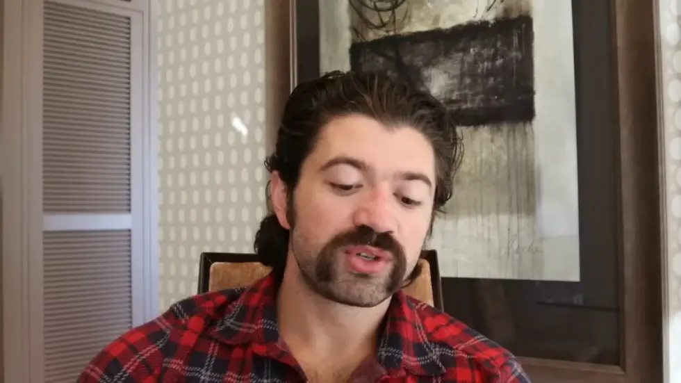 Alex Hormozi: How I CRUSH copycats, thieves and competition. 003