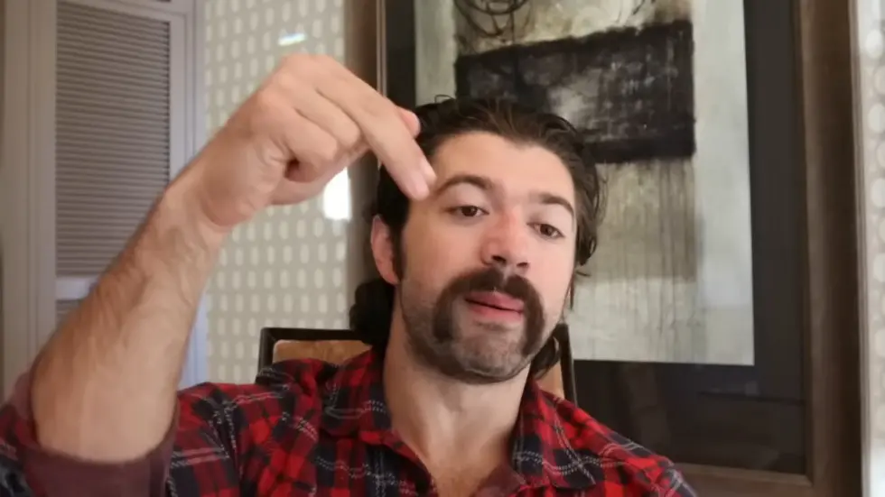 Alex Hormozi: How I CRUSH copycats, thieves and competition. 006