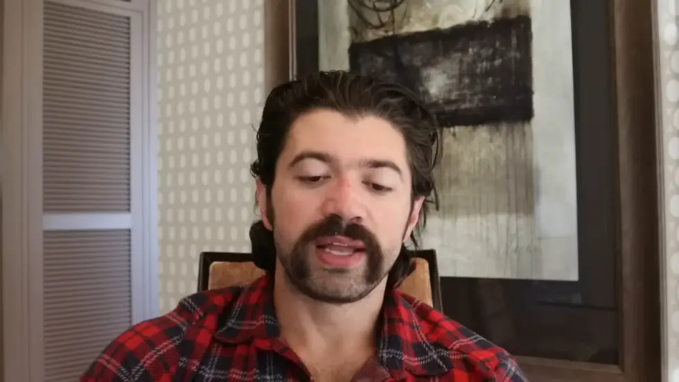 Alex Hormozi: How I CRUSH copycats, thieves and competition. 008