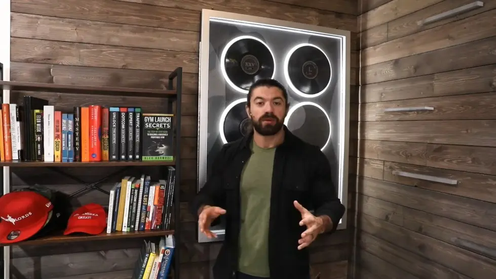 Alex Hormozi: How I Made $35,000,000+ For My Companies Using One Sales Tactic 001