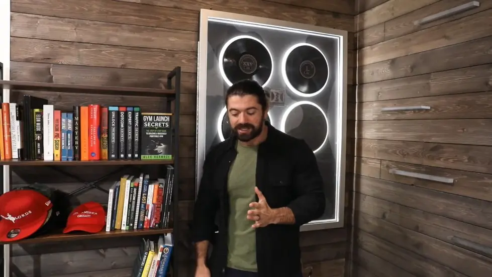 Alex Hormozi: How I Made $35,000,000+ For My Companies Using One Sales Tactic 002