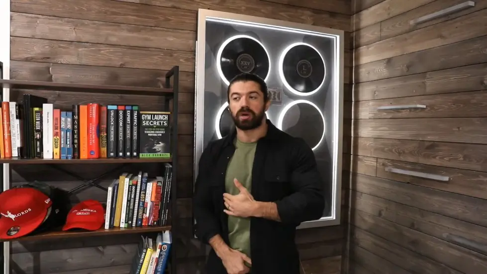 Alex Hormozi: How I Made $35,000,000+ For My Companies Using One Sales Tactic 004