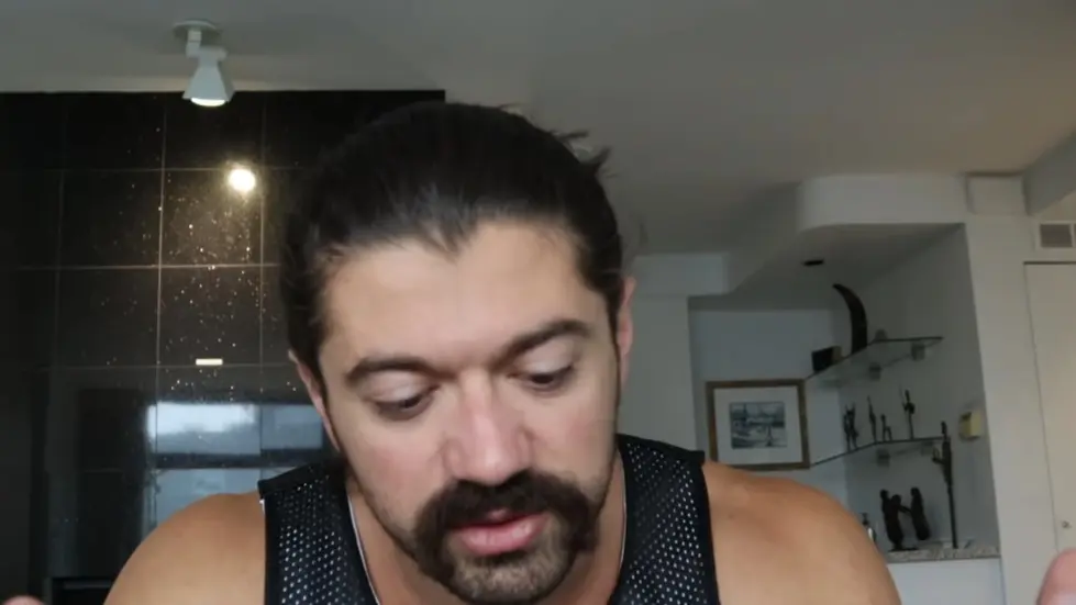 Alex Hormozi: How MILLIONAIRES become BILLIONAIRES... 008