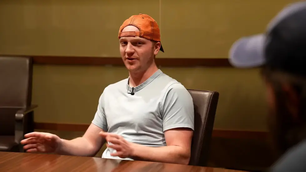 Alex Hormozi: How To Build a $1 Billion Dollar YouTube Channel 004