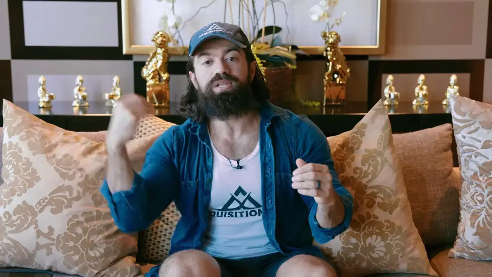 Alex Hormozi: How to go ALL IN on your side hustle... 003