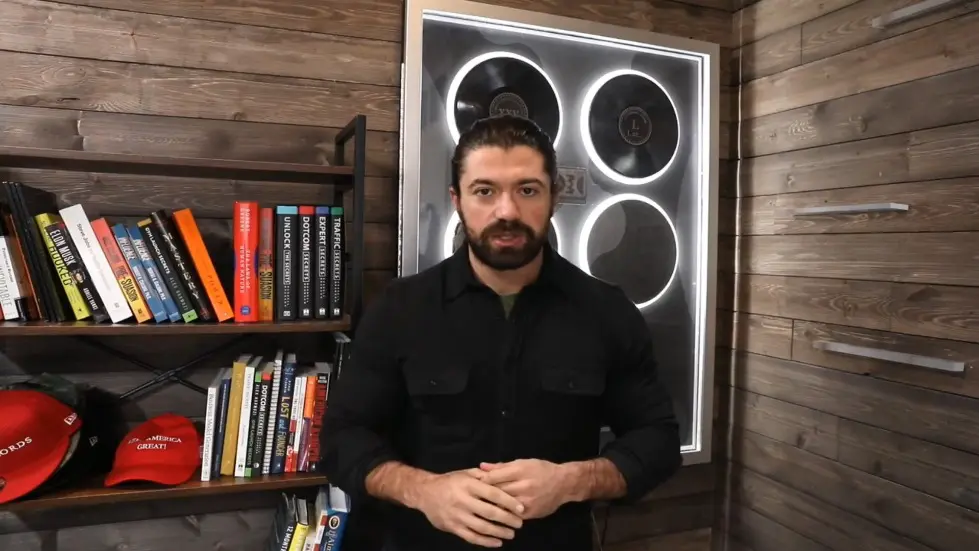 Alex Hormozi: How To Level Up In Business - Understanding Tradeoffs 001