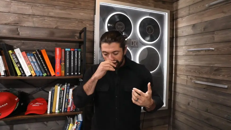 Alex Hormozi: How To Level Up In Business - Understanding Tradeoffs 002