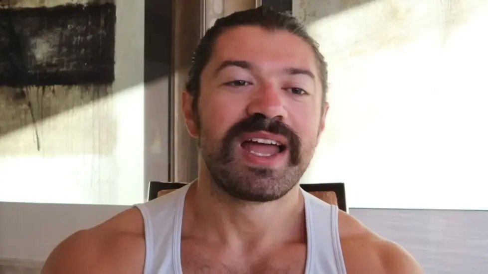 Alex Hormozi: How to sell a product - The most PURSUASIVE tactic you can use... 004