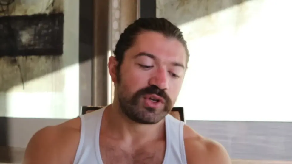 Alex Hormozi: How to sell a product - The most PURSUASIVE tactic you can use... 007