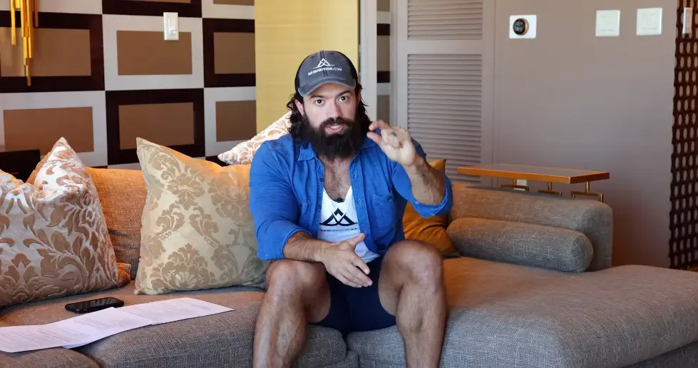 Alex Hormozi: I Built a $100M Frozen Yogurt Empire in 11 Minutes 004