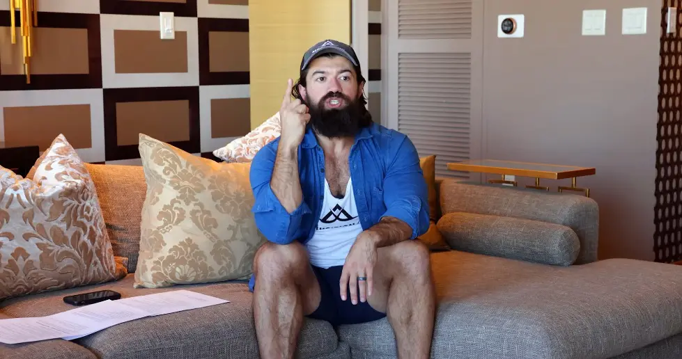 Alex Hormozi: I Built a $100M Frozen Yogurt Empire in 11 Minutes 011