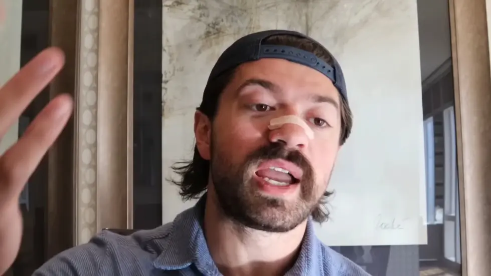 Alex Hormozi: I cracked Starbucks RECURRING SALES model and built a FORTUNE... 010