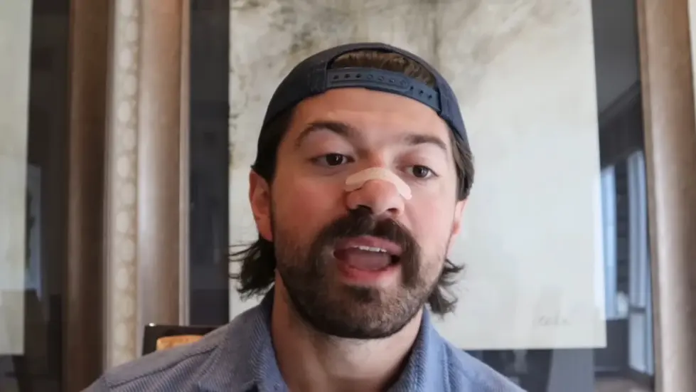 Alex Hormozi: I cracked Starbucks RECURRING SALES model and built a FORTUNE... 012