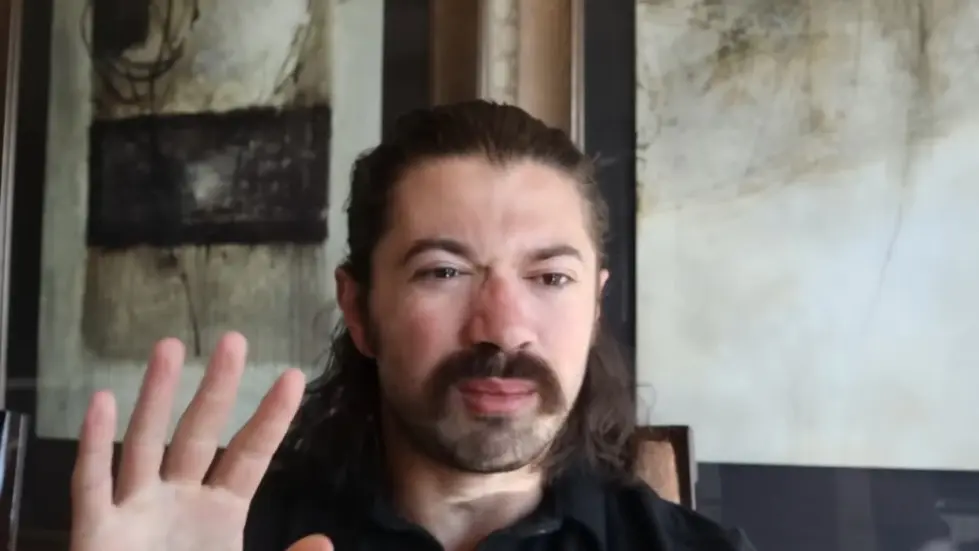 Alex Hormozi: I STARTED AND SOLD 6 BUSINESSES BY AGE 32...my boring formula.. 001