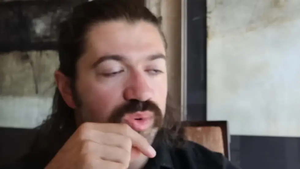 Alex Hormozi: I STARTED AND SOLD 6 BUSINESSES BY AGE 32...my boring formula.. 002