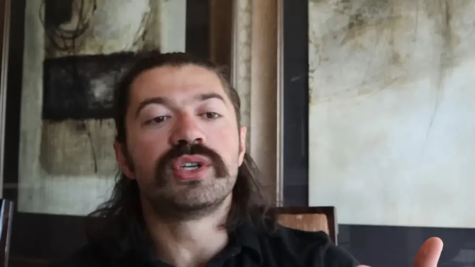 Alex Hormozi: I STARTED AND SOLD 6 BUSINESSES BY AGE 32...my boring formula.. 003