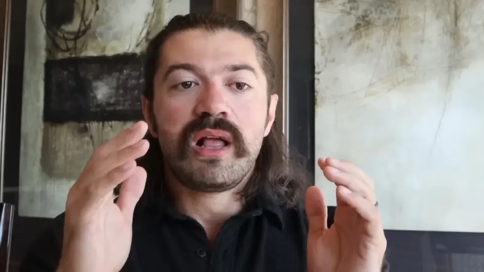 Alex Hormozi: I STARTED AND SOLD 6 BUSINESSES BY AGE 32...my boring formula.. 010