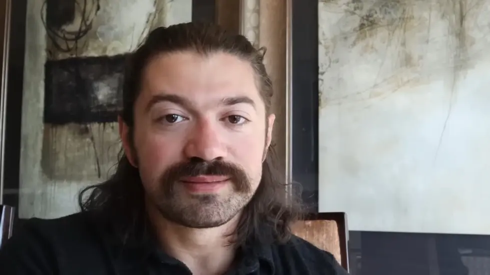 Alex Hormozi: I STARTED AND SOLD 6 BUSINESSES BY AGE 32...my boring formula.. 012