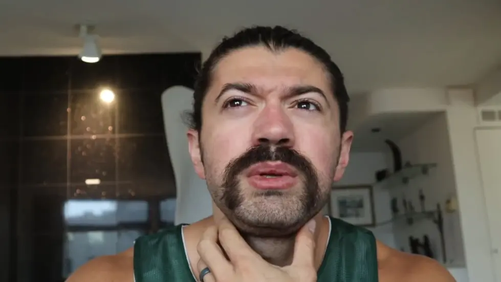 Alex Hormozi: I stepped down as CEO...and created a PASSIVE INCOME machine.. 001