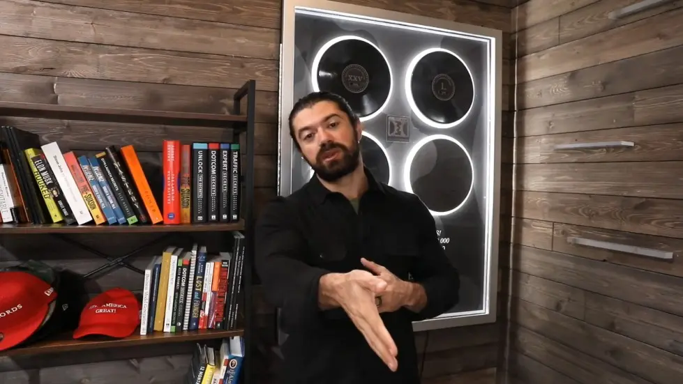 Alex Hormozi: Marketing Mastery - How To Get Your Ideal Clients To Come To You 004