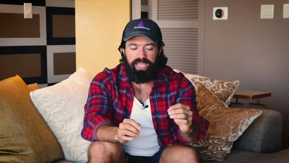 Alex Hormozi: My Best Sales Tactic (to Make a TON of Money) 004