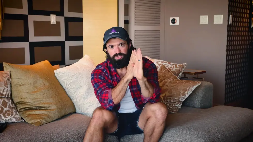 Alex Hormozi: My Best Sales Tactic (to Make a TON of Money) 008