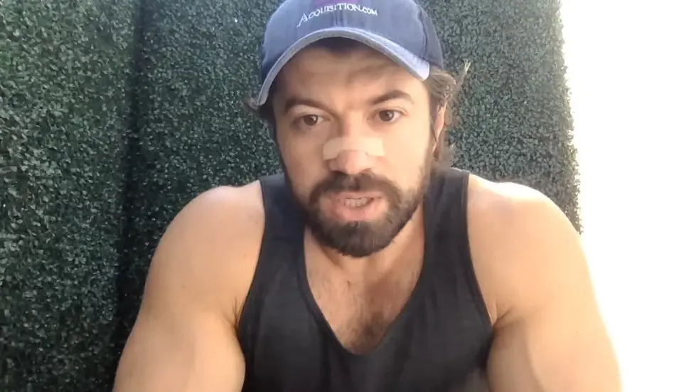 Alex Hormozi: Starting a software company is a TERRIBLE F@#$ING IDEA... [TRIGGER WARNING] 001