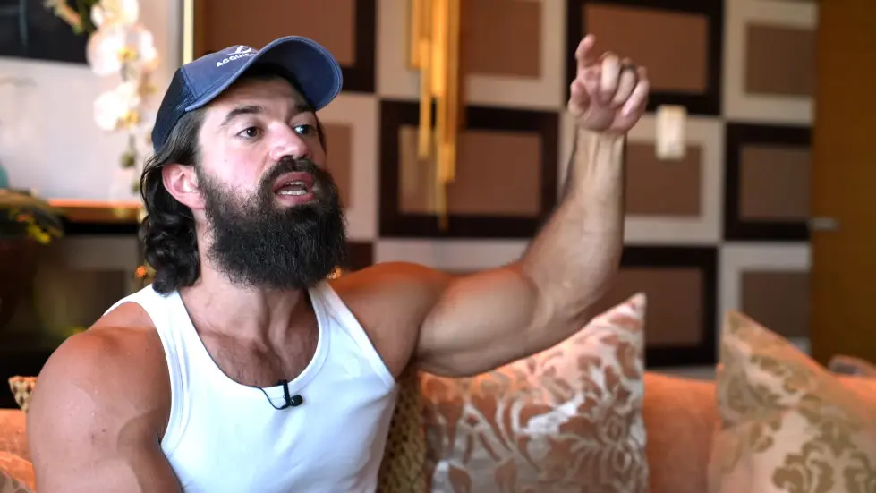 Alex Hormozi: STOP trying to be happy. 004