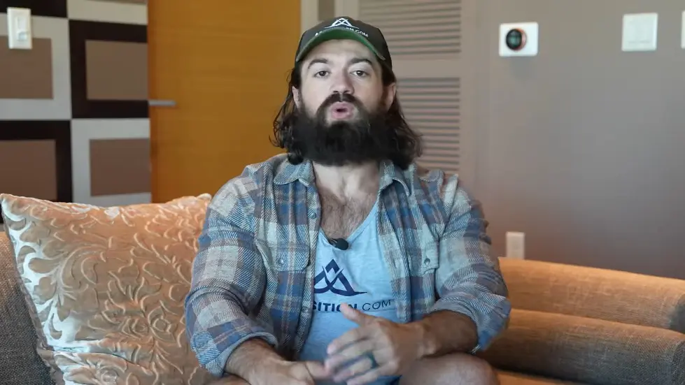 Alex Hormozi: The #1 Reason Young People Stay Poor 002