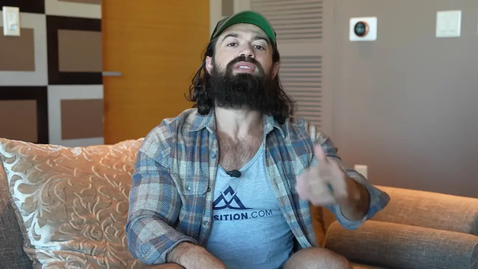 Alex Hormozi: The #1 Reason Young People Stay Poor 003