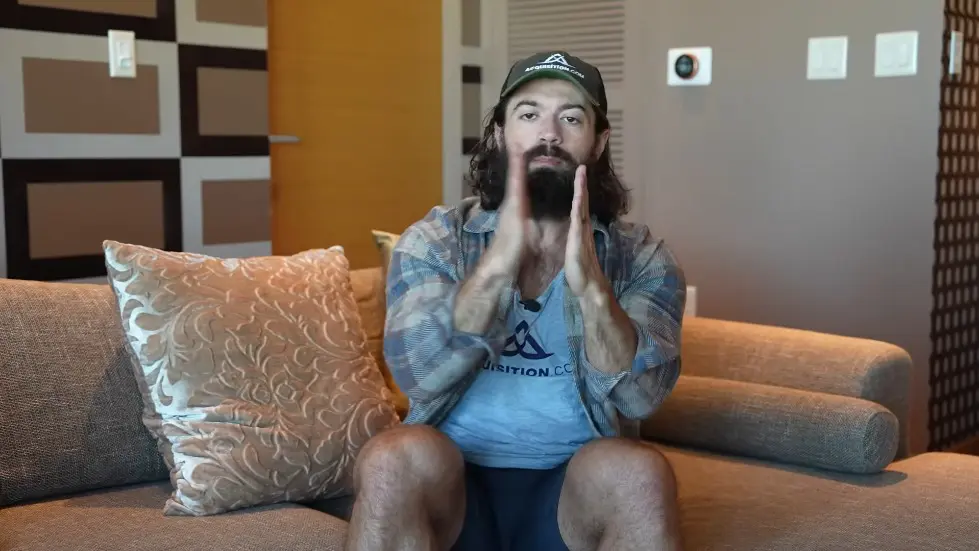 Alex Hormozi: The #1 Reason Young People Stay Poor 006