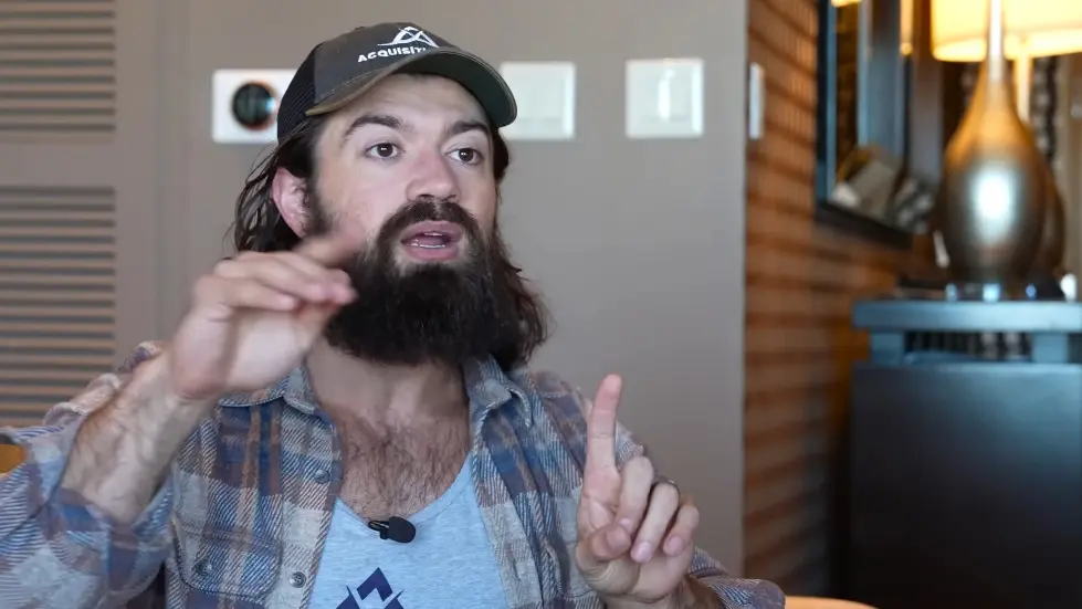 Alex Hormozi: The #1 Reason Young People Stay Poor 007