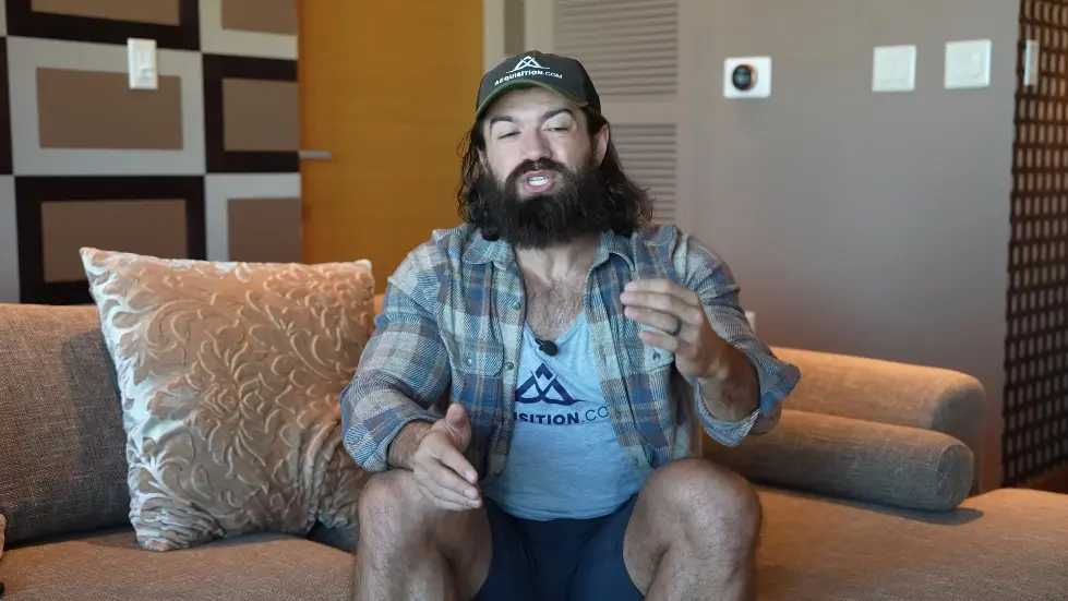 Alex Hormozi: The #1 Reason Young People Stay Poor 009