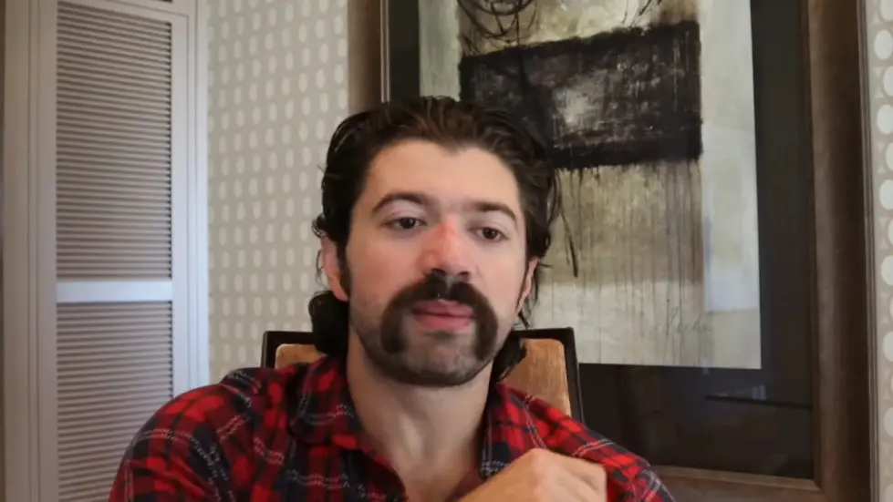 Alex Hormozi: The first product you must sell in a new business... 001