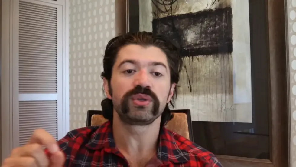 Alex Hormozi: The first product you must sell in a new business... 002