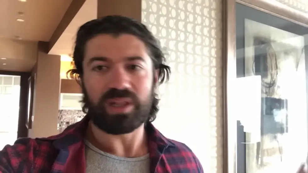 Alex Hormozi: Watch these 55 minutes if you want to be a millionaire in 2022.. 001