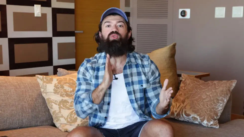 Alex Hormozi: Why old friends keep you poor... 002