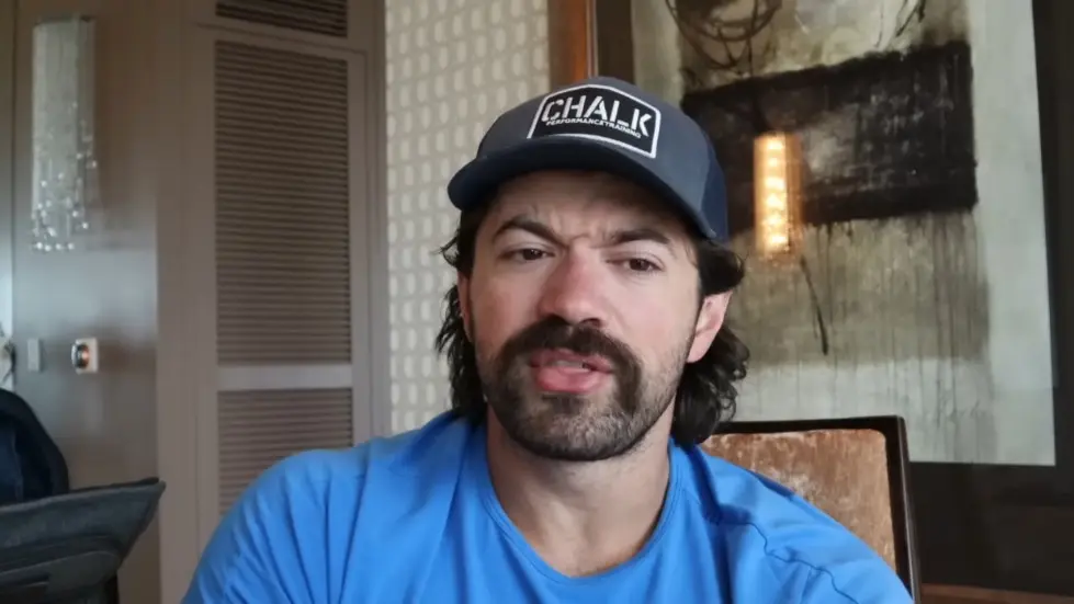 Alex Hormozi: Why PRETENDING to be RICH will make you POOR.. 002