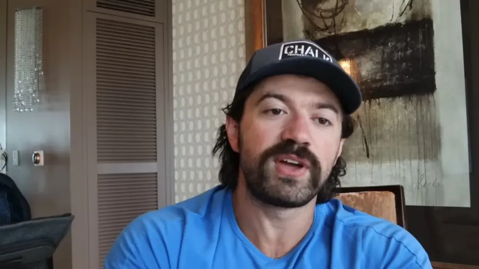 Alex Hormozi: Why PRETENDING to be RICH will make you POOR.. 005