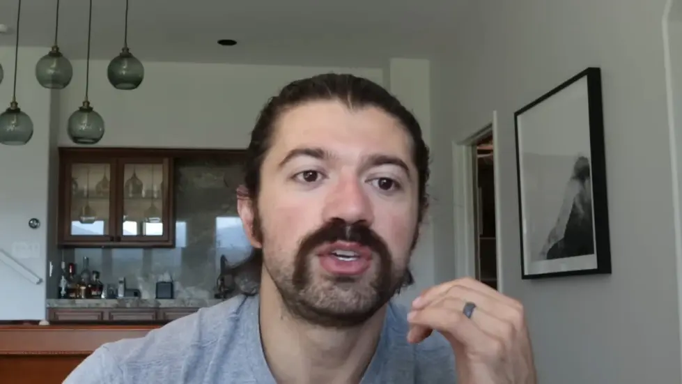 Alex Hormozi: Why you should NEVER listen to your parents at any age... 001