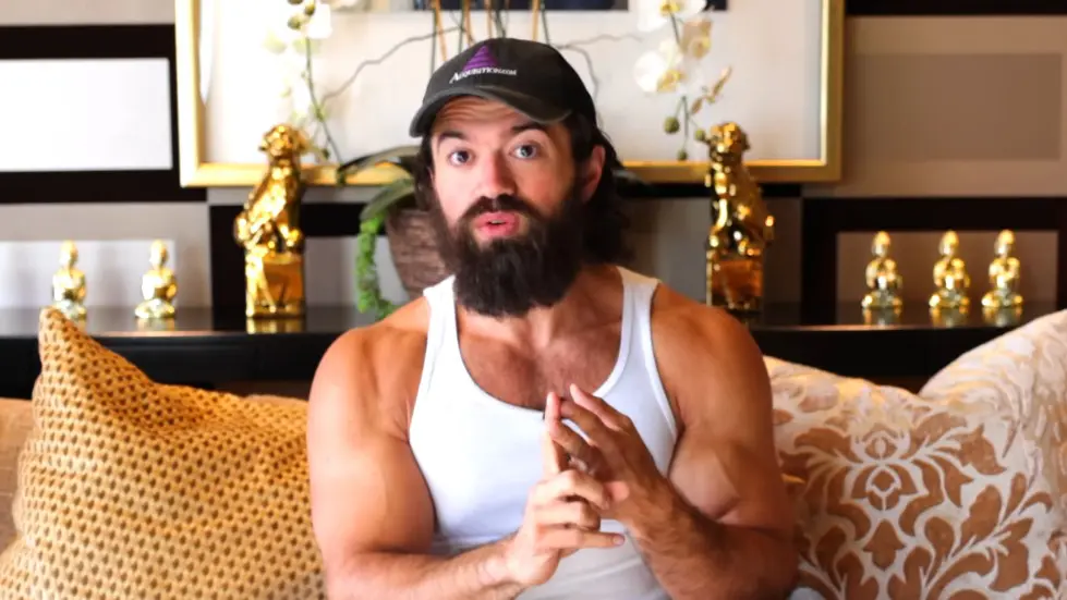 Alex Hormozi: Why you should quit college. 002