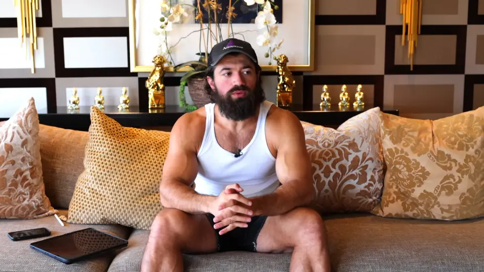 Alex Hormozi: Why you should quit college. 005