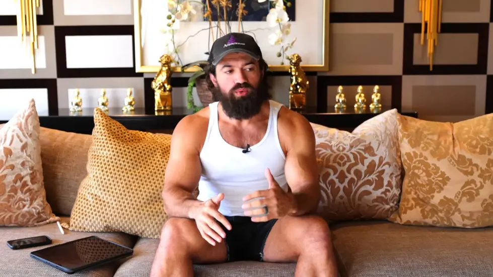 Alex Hormozi: Why you should quit college. 006