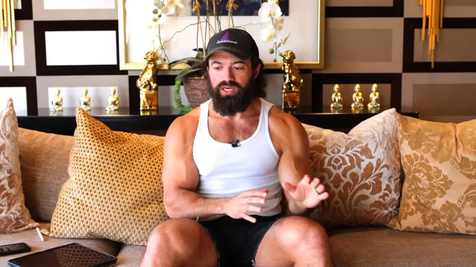 Alex Hormozi: Why you should quit college. 009