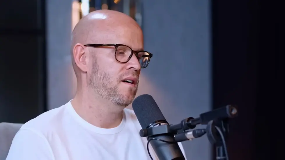 Spotify Founder: How A 23 Year Old Introvert Built A $31 Billion Business! 015