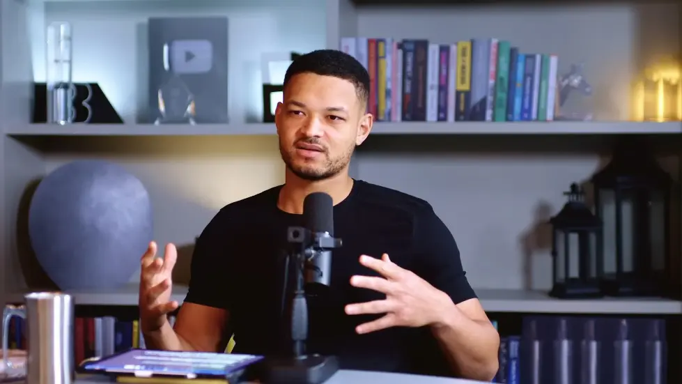 Jada Pinkett Smith (EXCLUSIVE): &ldquo;I Just wanted to stay alive until 4pm!&rdquo; 025