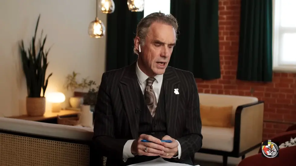 Female Soldiers and Crony Capitalists | Tulsi Gabbard | EP 332 041