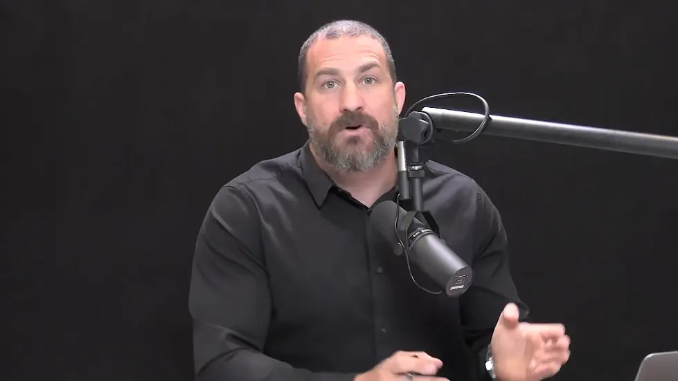 Using Light (Sunlight, Blue Light & Red Light) to Optimize Health | Huberman Lab Podcast #68 016